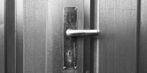 Drzwi stalowe – czym się charakteryzują